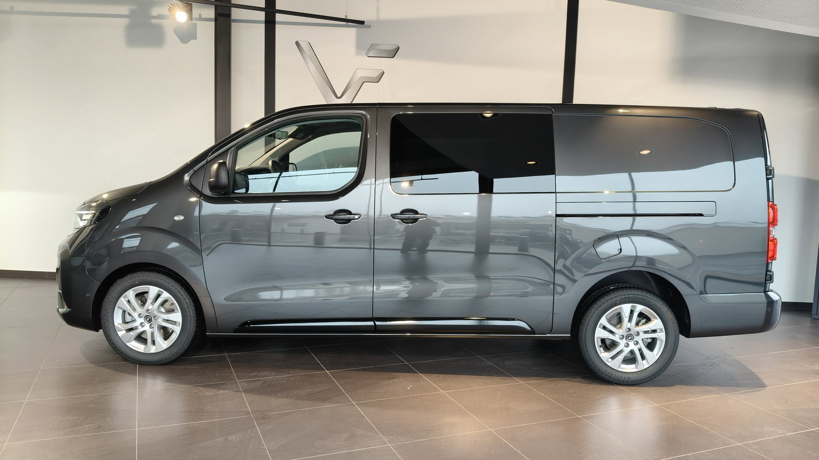 Opel Vivaro thumb 1
