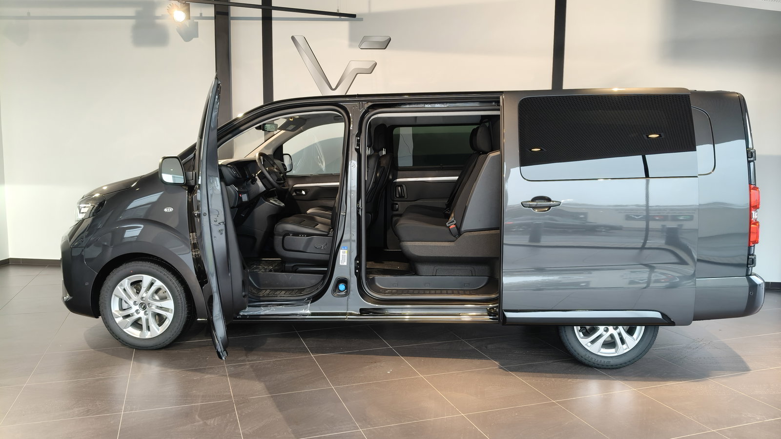 Opel Vivaro thumb 2