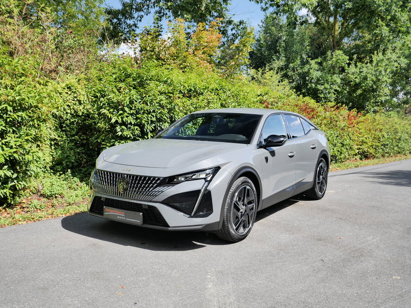 Peugeot 408