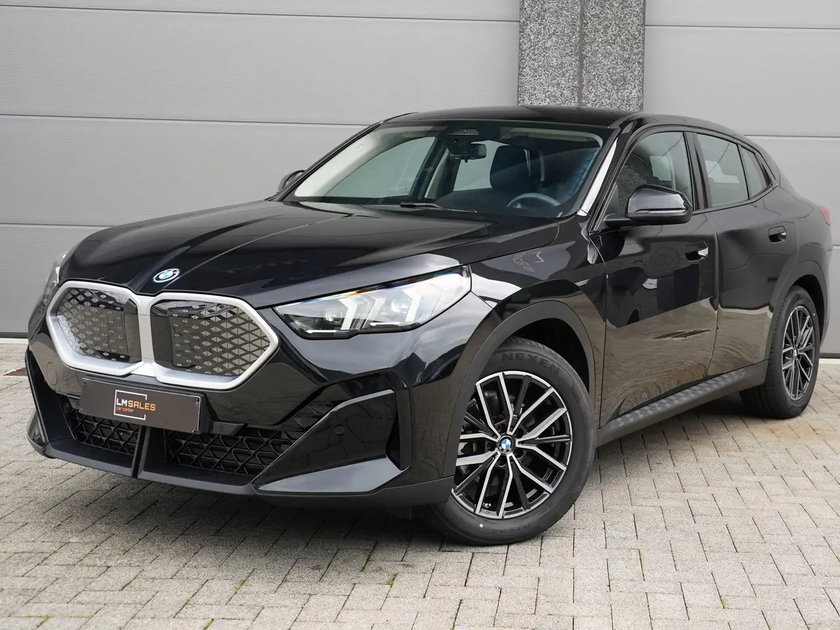 BMW IX2