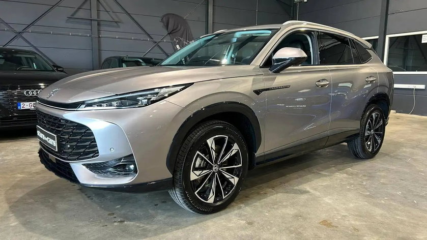 MG HS