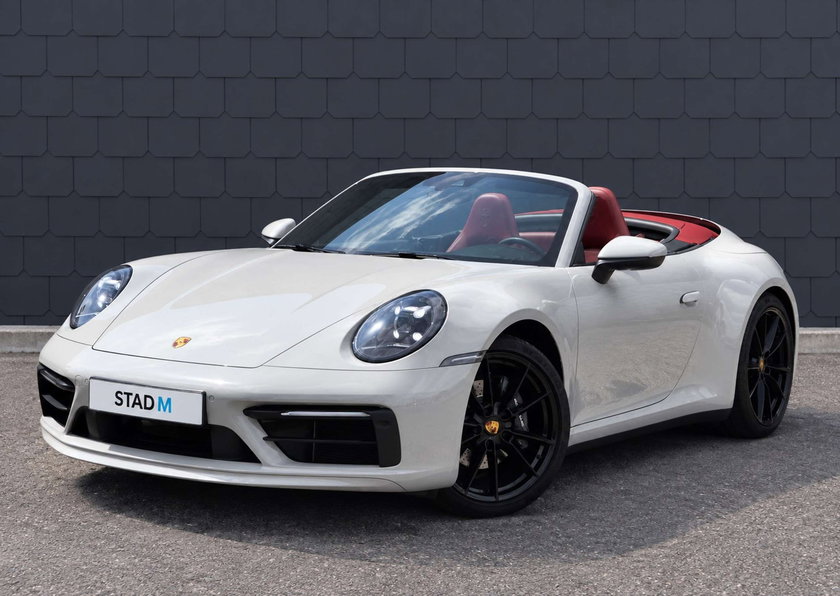 Porsche 911 CARRERA