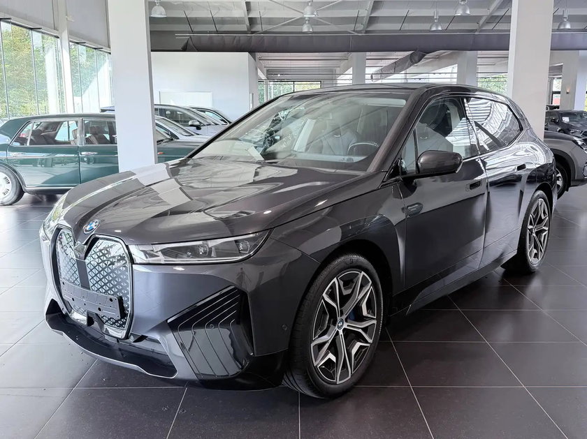 BMW iX