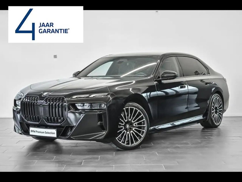BMW i7