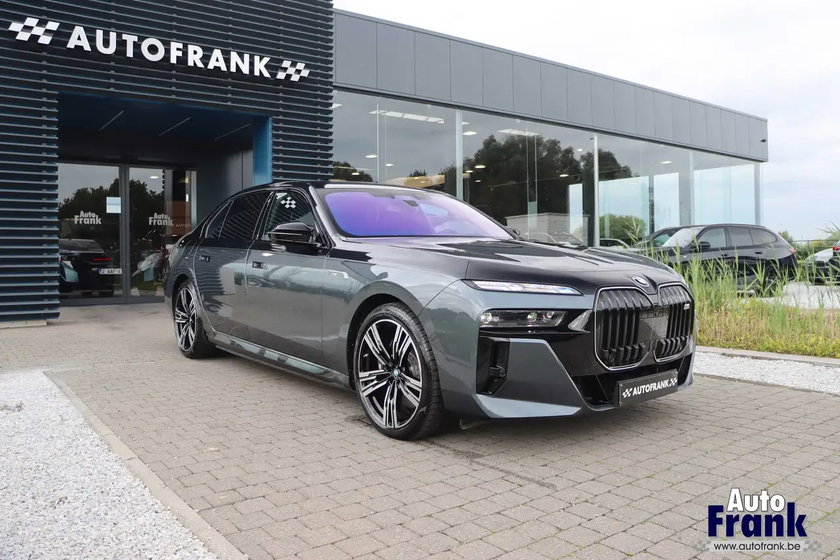 BMW i7