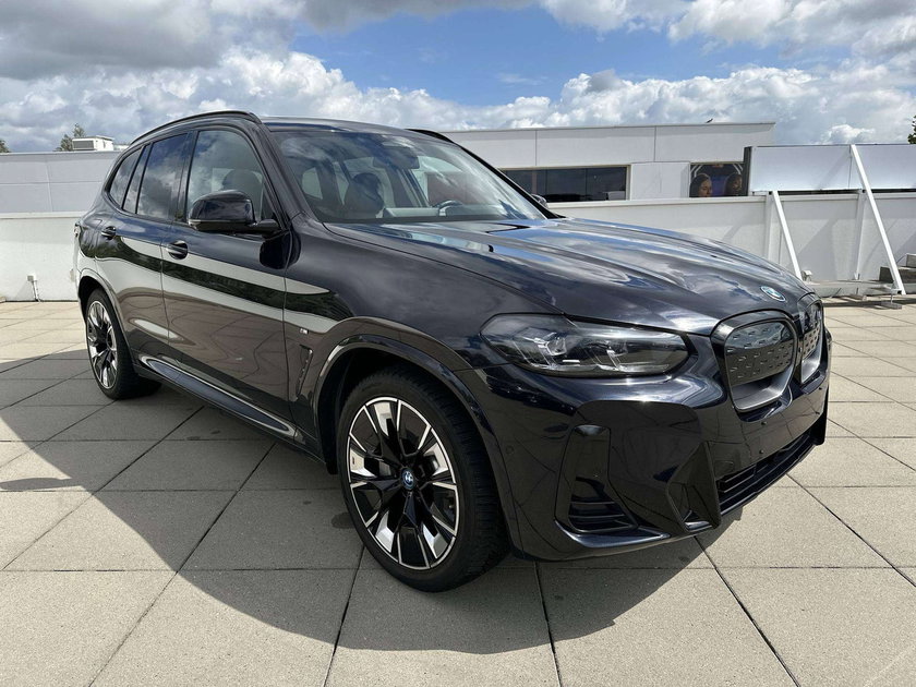 BMW IX3