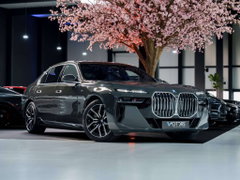 BMW i7