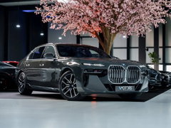 BMW i7