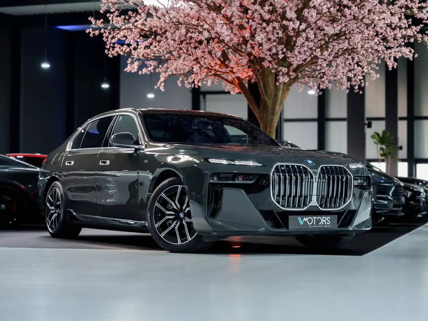 BMW i7