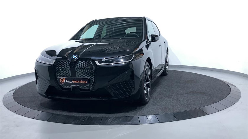 BMW iX