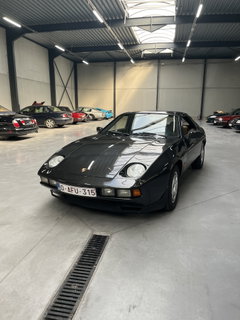Porsche 928